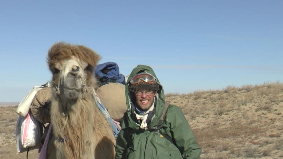 Christian Bodegren vandrade över 500 mil tillsammans med kamelen Goliat.