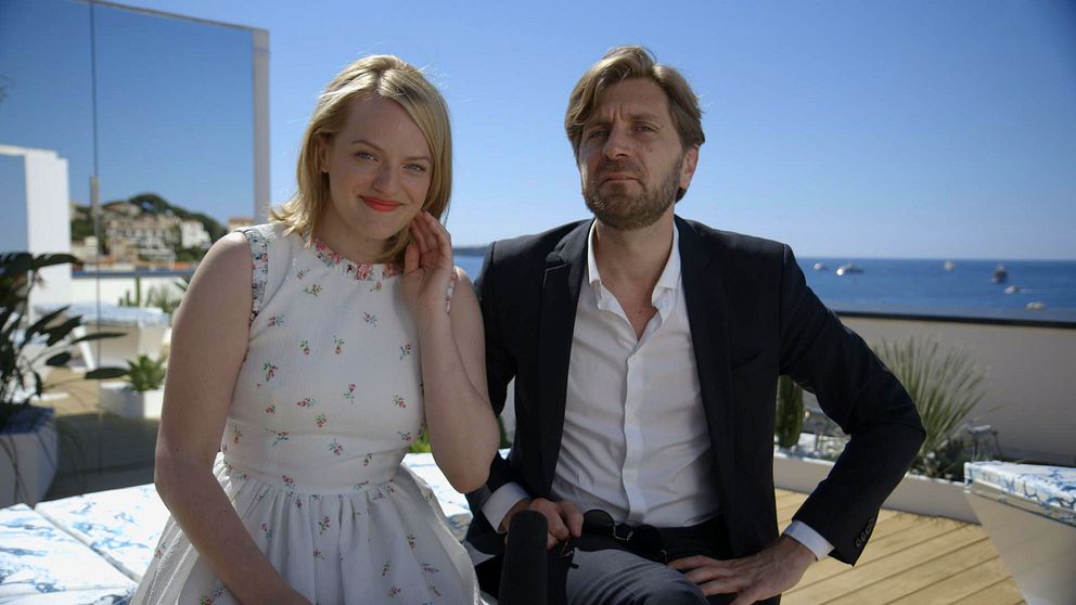Elisabeth Moss och Ruben Östlund i Cannes.