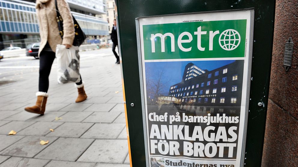 Stånd med Metrotidningar.