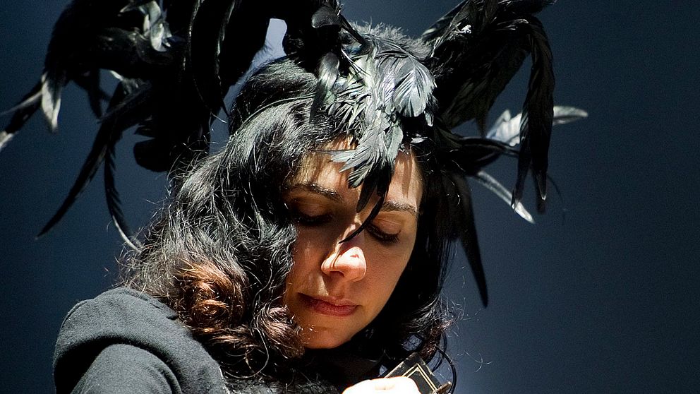 PJ Harvey under ett uppträdande i Schweiz 2011.