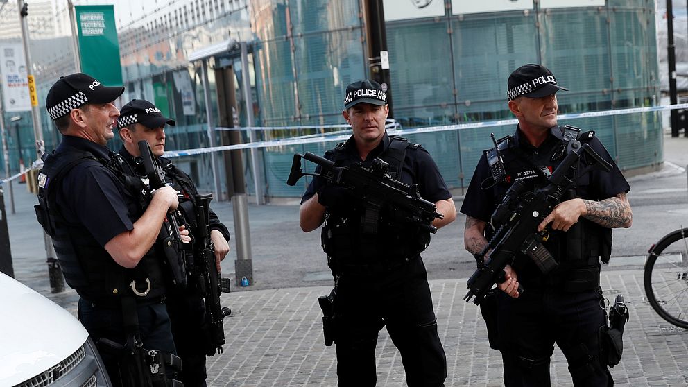 Brittisk polis i närheten av Manchester arena där dådet ägde rum.