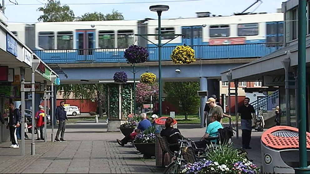 Nu växer hoppet i Biskopsgården. Brottsligheten beskrivs som lägre än på länge.