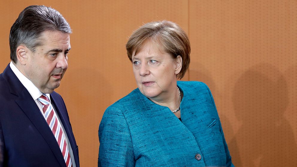 Tysklands förbundskansler Angela Merkel (höger) och utrikesminister Gabriel Sigmar (vänster)