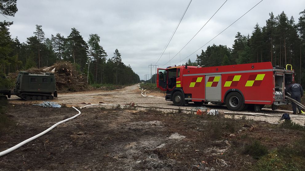 brandbil och militärfordon vid Flymossen