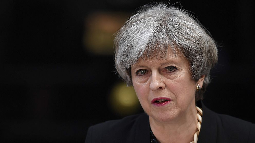 Storbritanniens premiärminister Theresa May skärper retoriken inför valet