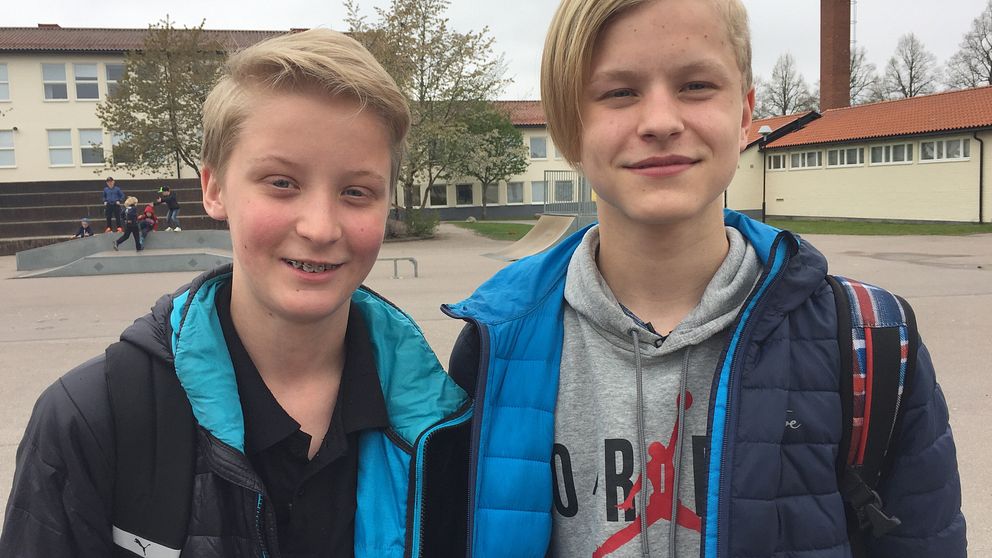 Emil Bengtsson och Albin Alfredsson lämnar Ljungsbroskolan