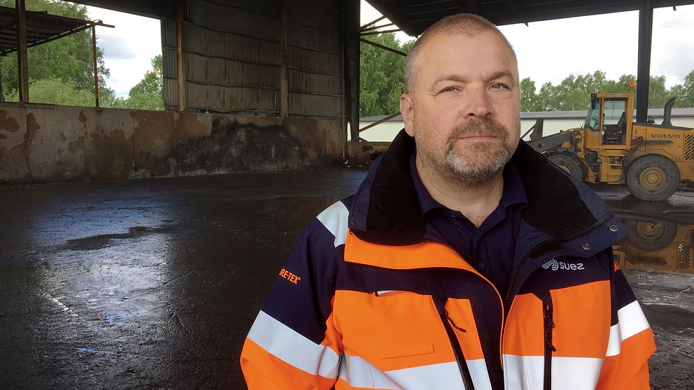 Branden på Örsholmen i helgen kan i värsta fall kosta miljoner, säger Lars Olsson, avdelningschef på Suez i Karlstad.