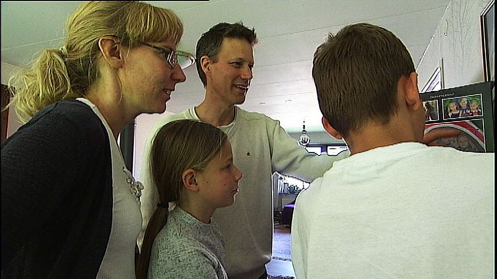 Delar av familjen Kullberg. Mamma Lollo och pappa Andreas och två av deras barn