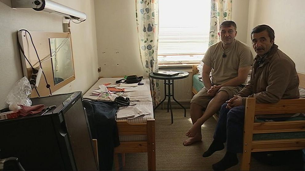 Wali Mohammed Ali och Zaki Mardelli från Aleppo bor i varsitt korridorsrum på hotell Linden i Emmaboda.