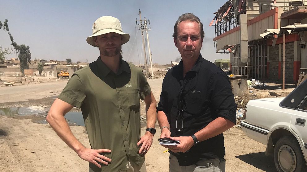 Fotograf Niclas Berglund och reporter Stefan Åsberg på plats i Mosul.