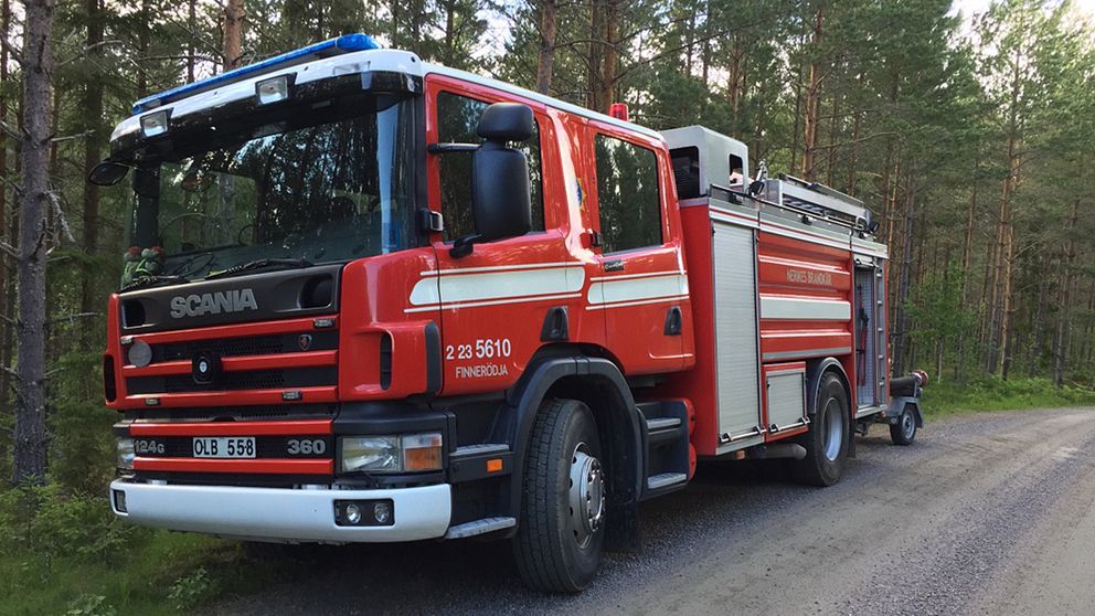 Brandbil vid Röfors i samband med en skogsbrand