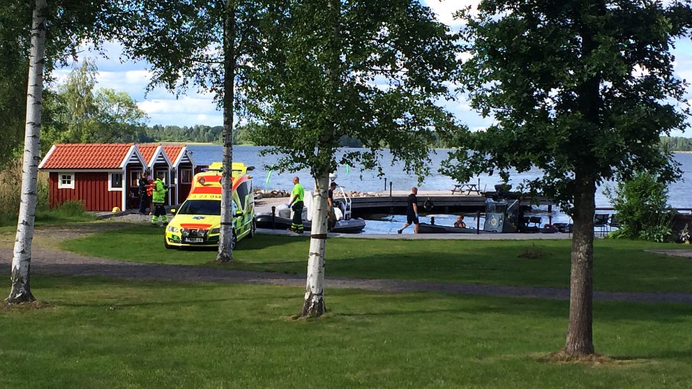 Ambulans vid Brygga vid Hjälmaren
