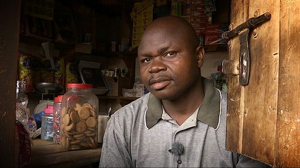 Blessing Bua driver en butik i Lilongwe, huvudstaden i Malawi.