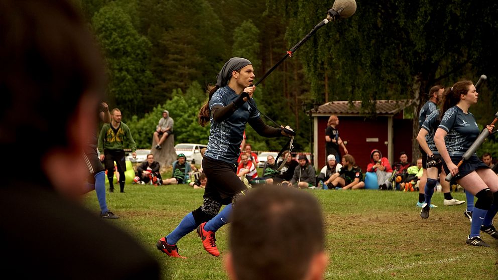 Jugger beskrivs som en kombination av fäktning och rugby.