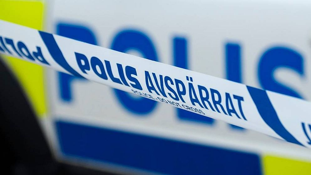 Polisbil och avspärrningsband