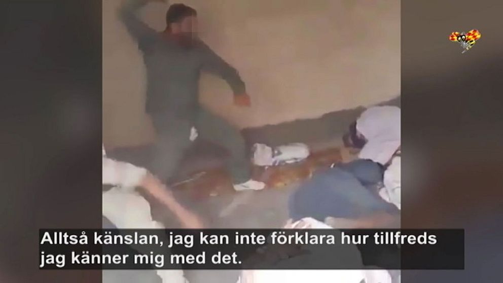 En film uppges visa hur han skär halsen av en ung man, omgärdad av irakiska poliser. Ingen i filmen ser ut att protestera, utan firar när han har avlägsnat ett huvud.