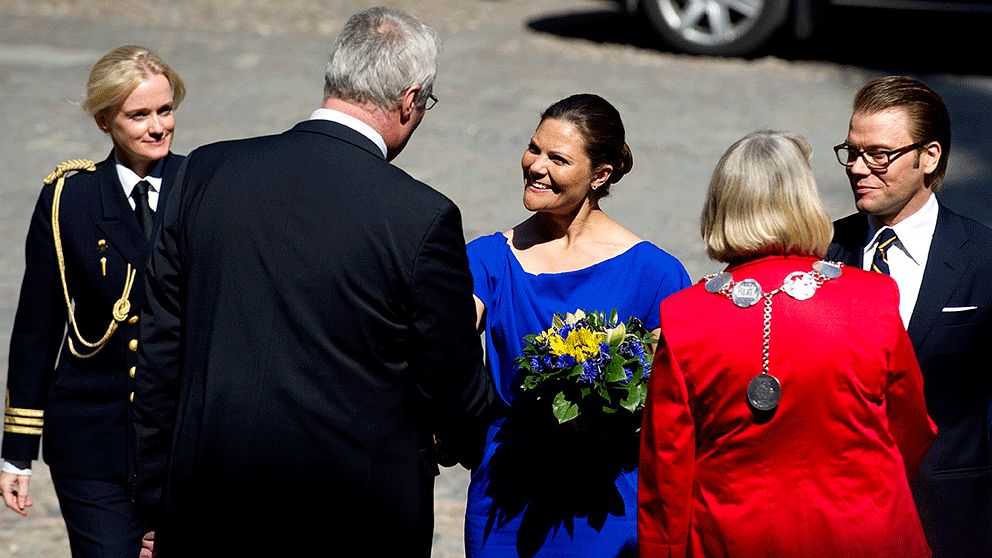 Kronprinsessan Victoria och prins Daniel på väg in till medborgarskapsceremonin i Stockholms stadshus på nationaldagen för två år sedan.