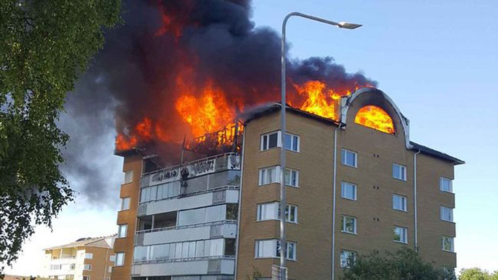 Brand i flerfamiljshus i Västerås