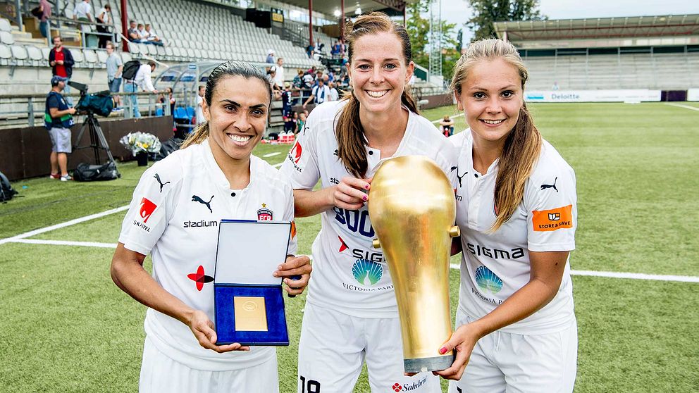 Nederländernas stora stjärna Lieke Martins här tillsammans med Marta och Lotta Schelin efter Rosengårds-vinsten i finalen i Svenska Cupen ifjol.