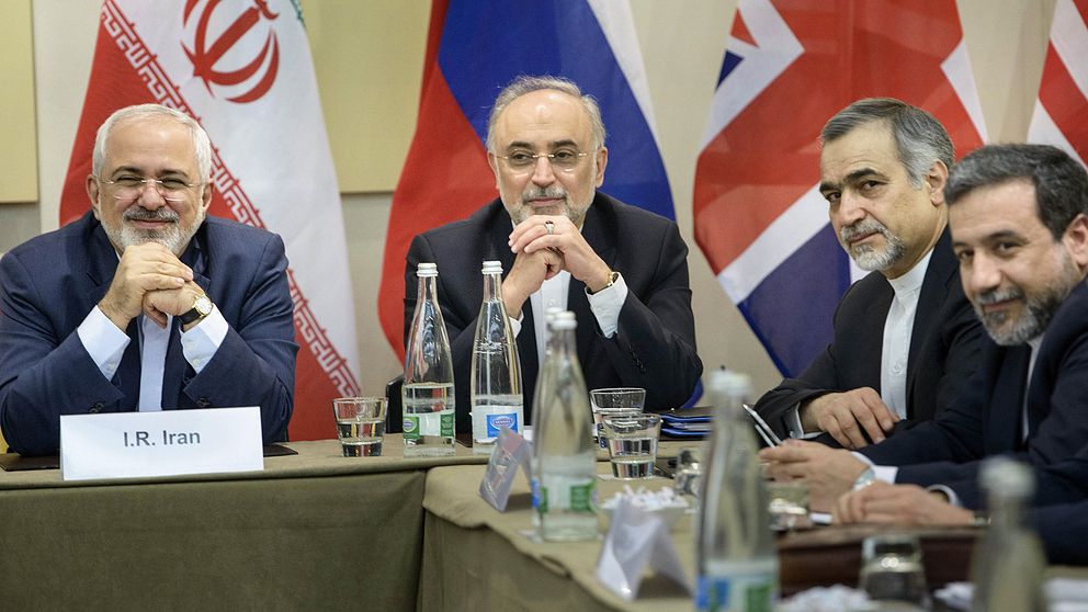 Hossein Fereydoun (andre från höger), tillsammans med utrikesminister Javad Zarif, vice utrikesminister Abbas Araghchi och chefen för Irans atomenergiorganisation Ali Akbar Saleh på ett internationellt förhandlingsmöte om Irans kärnvapenprogram.