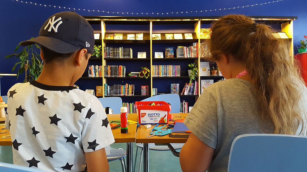 barn bibliotek Hovsjö pyssel böcker Södertälje sommarbibliotek