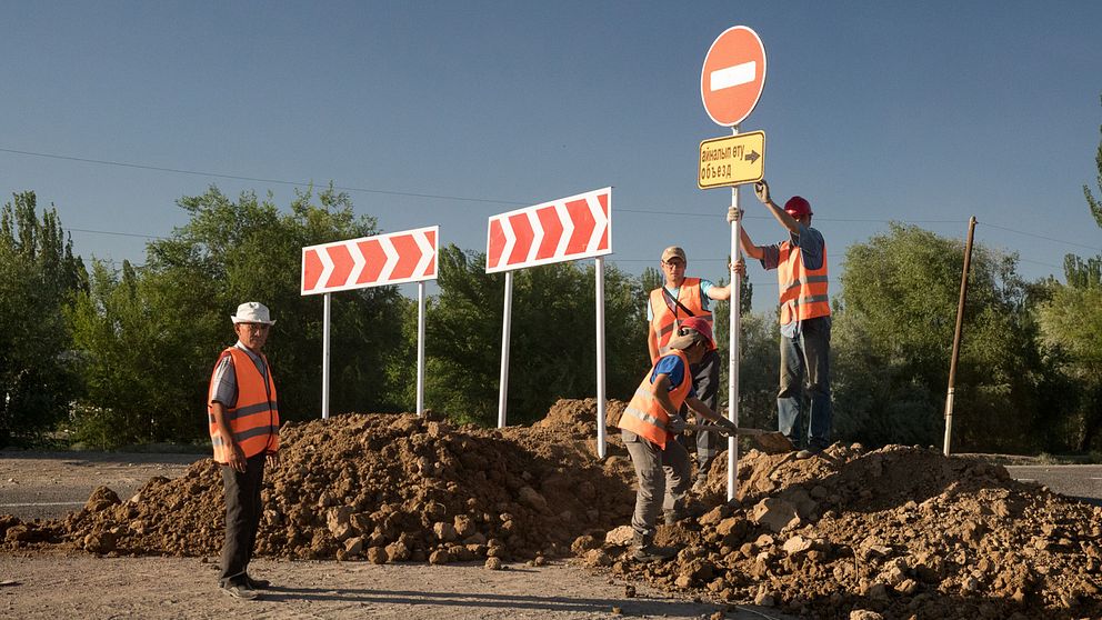 Sidenvägssatsningen är i biljonklassen och överallt byggs det oavbrutet.