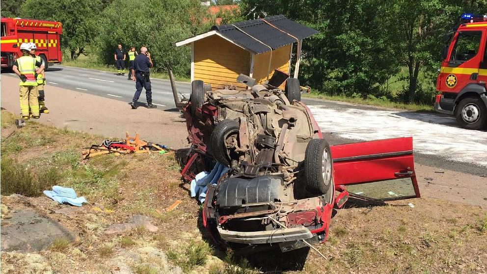 Bild från den tragiska olyckan utanför Fliseryd där två personer omkom.