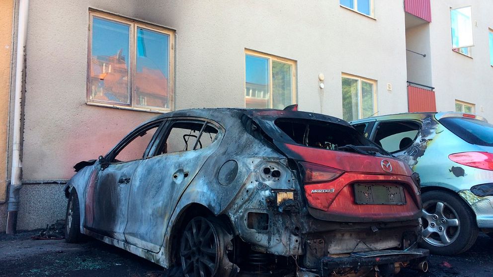 En bil som förstörts i en brand