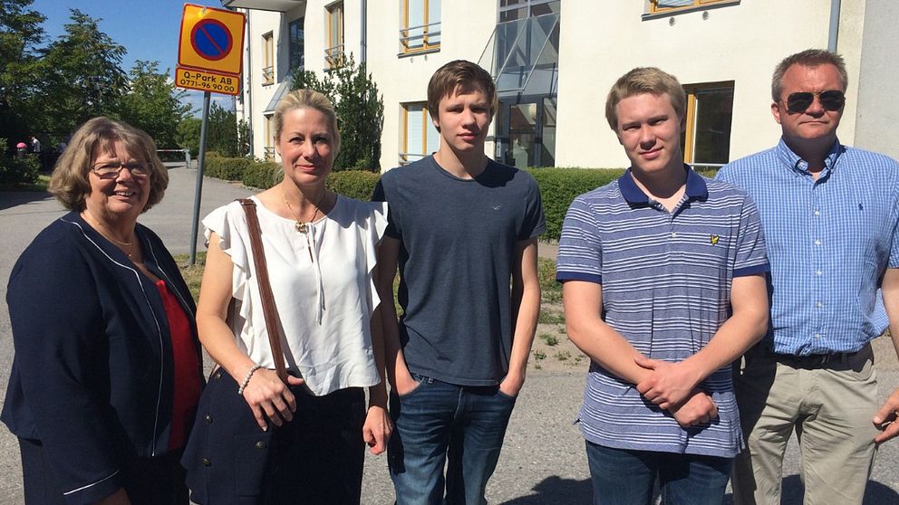 Mathias och Marcus Skärberg med familj från Eskilstunda som var på Örebro universitets rundvandring.