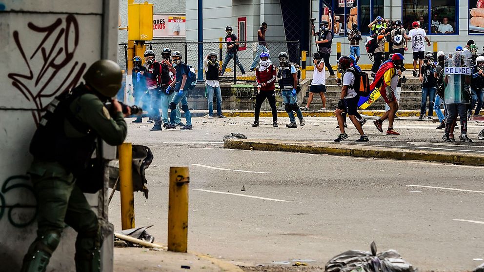 Sammandrabbningar på nytt i Caracas under lördagen