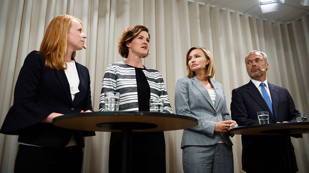 Annie Lööf (C), Anna Kinberg Batra (M), Ebba Busch Thor (KD) och Jan Björklund (FP) kom på onsdagsmorgonen med beskedet om att de fattat beslut om misstroendeförklaring mot tre ministrar.