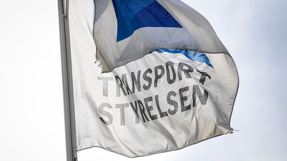 Flagga med Transportstyrelsens logga.