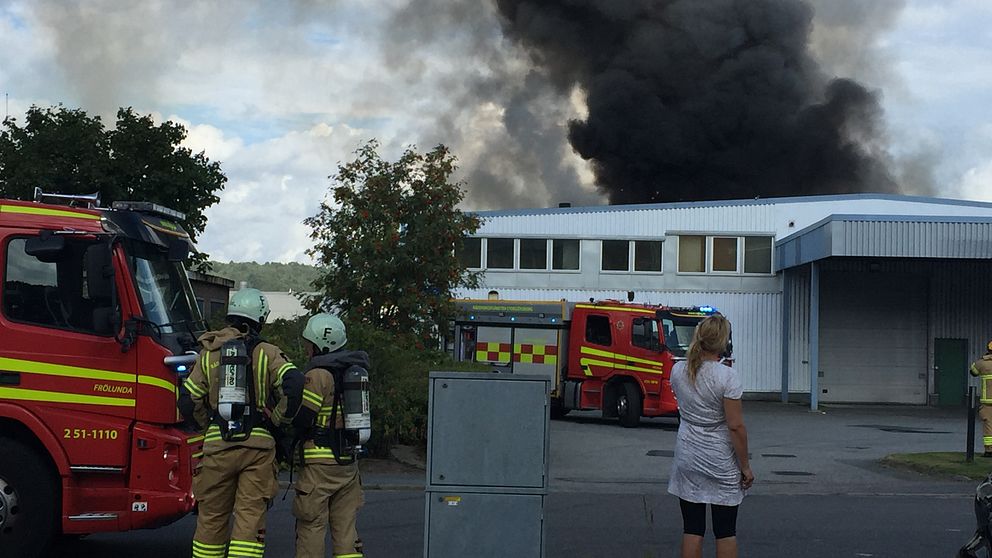 Brand i en industrilokal i Åbro industriområde i Mölndal.