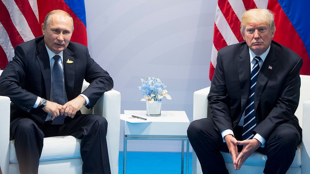 Trump pch Putin under G20-mötet i Hamburg 7 juli i år.