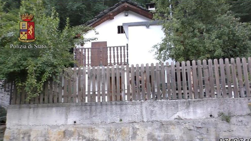 Huset i byn i närheten av Turin där kvinnan ska ha hållits fången i sex dagar.
