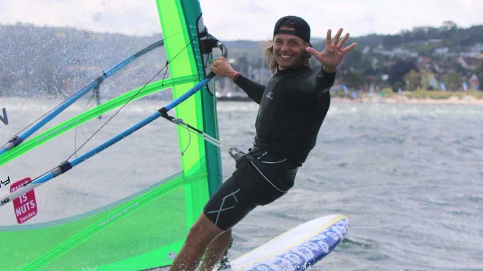 Adam Holm tog VM-guld i vindsurfing.