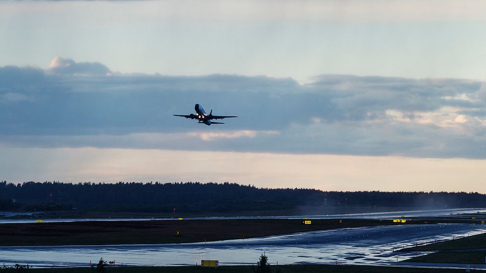 Arkivbild. Planet flög från en flygplats i Stockholm, landade i Jordanien och fick sedan återvända till Sverige med mannen som skulle tvångsutvisas.