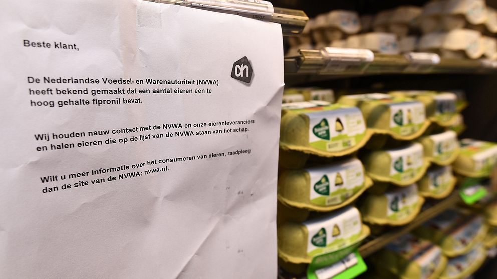 En varningslapp för det förbjudna medlet i en butik i Alkmaar i Nederländerna.