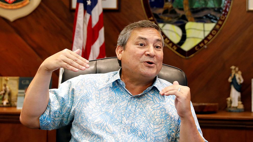 Guams guvernör Eddie Calvo försöker lugna befolkningen att det inte finns ett militärt hot mot ön.