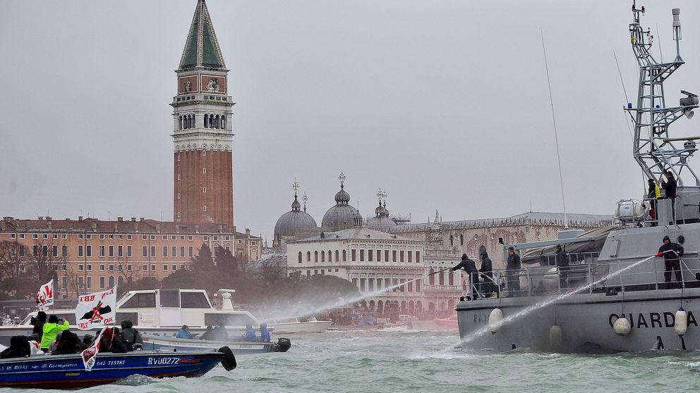 En demonstration mot kryssningsfartyg i Venedig i Italien. Arkivbild.