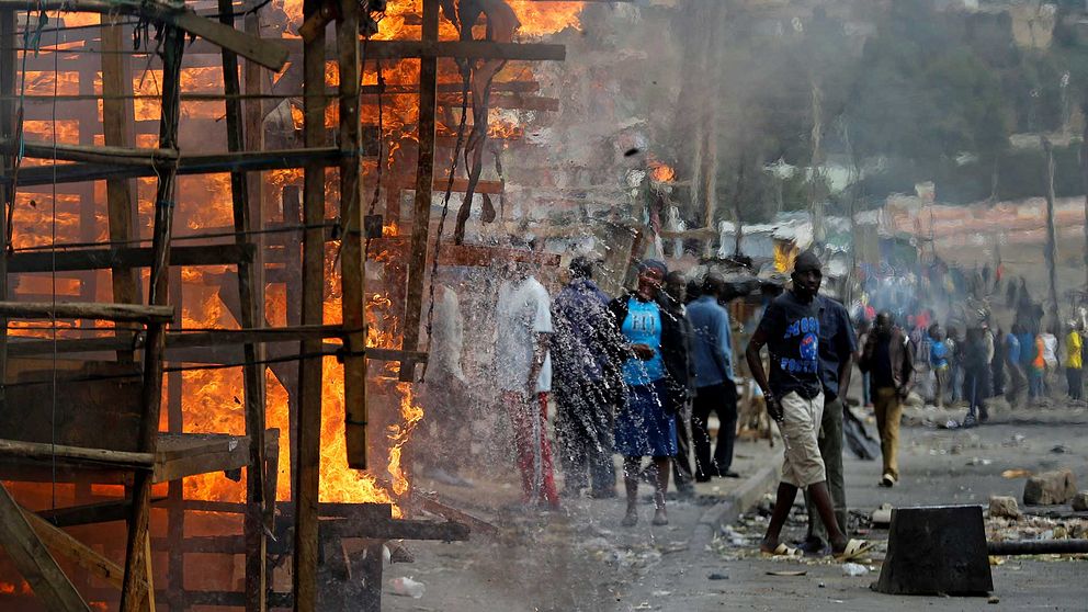 Slumområden i Nairobi står i brand efter presidentvalet.
