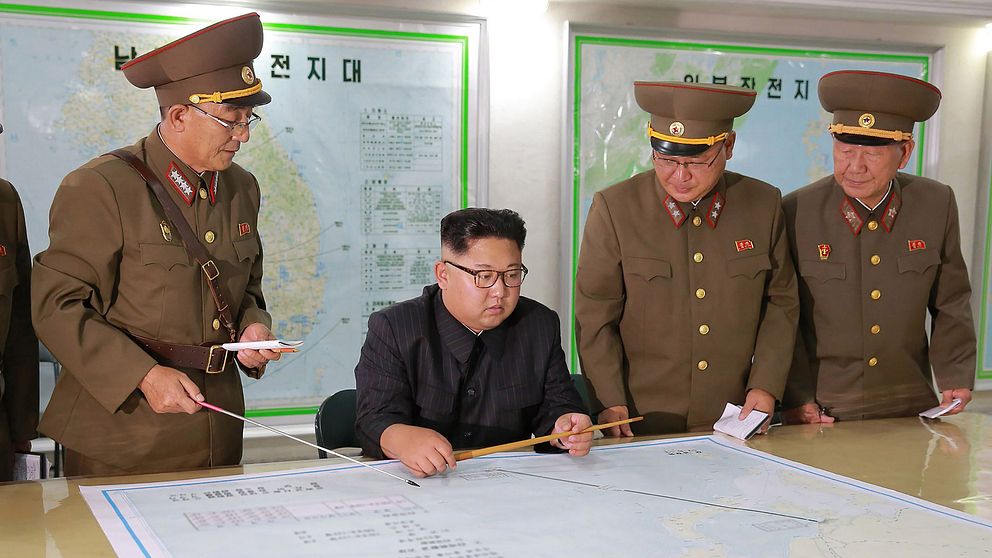 Nordkoreas ledare Kim Jong-un uppges inspektera landets militära ledning, måndagen den 14 augusti.