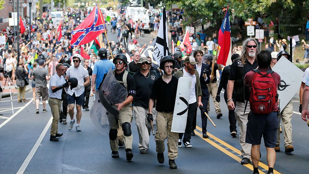 Vit makt-protestanter i Charlottesville.