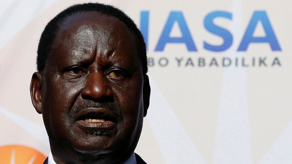 Kenyas oppositionsledare Raila Odinga tar valresultatet till högsta domstolen.