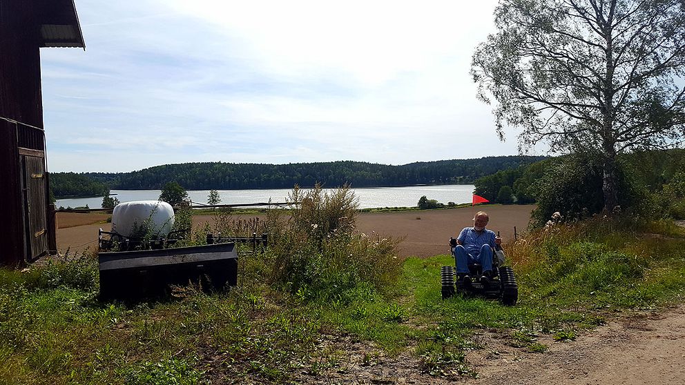 terränggående permobil rullstol Per Eliasson rörelsehinder natur landet