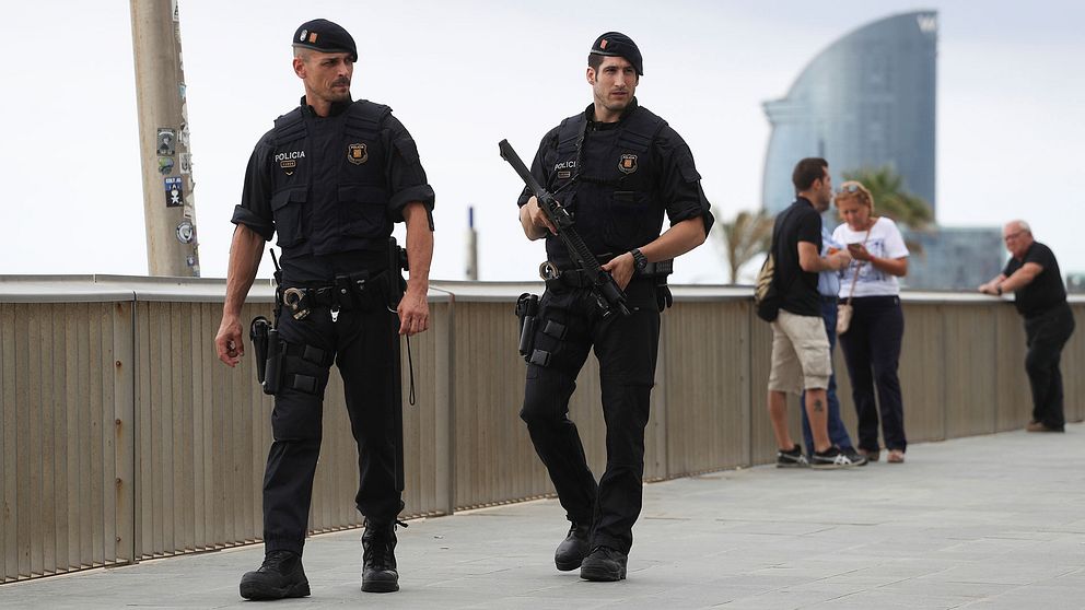 Två katalanska poliser.