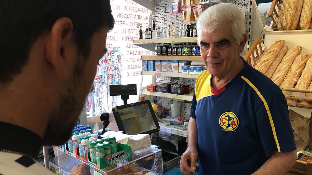 Juan driver en matbutik nära den plats där gärningsmännens bilfärd  tog slut och de sköts av polis.