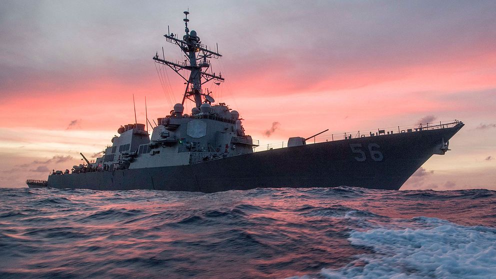 Arkivbild på USS John S McCain från tidigare under 2017