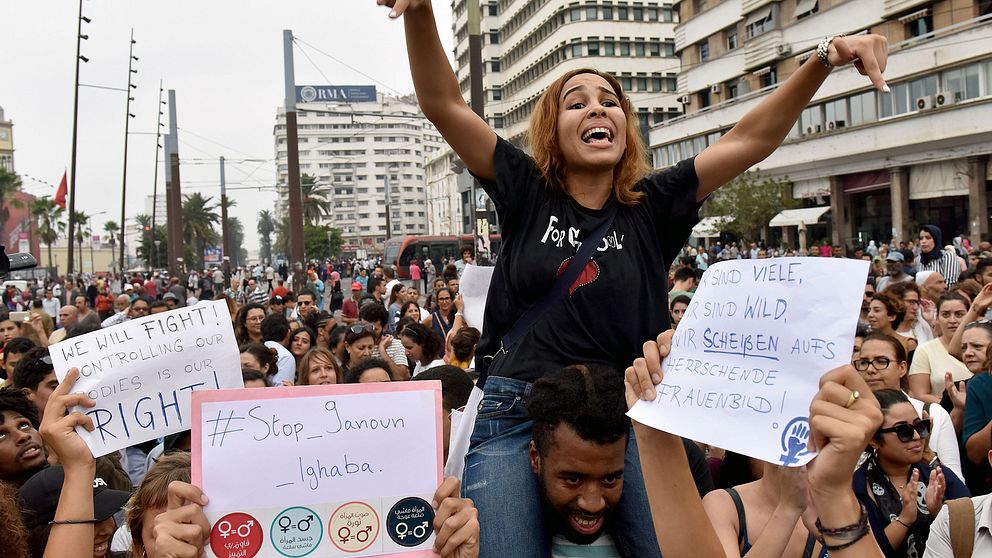 Demonstranter marscherar mot sexuellt våld i Casablanca, Marocko.