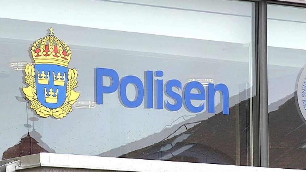 Skylt utanför polishuset i Linköping